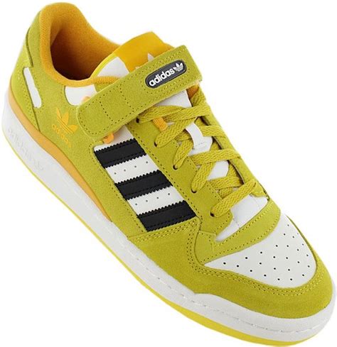 schoenen geel en wit adidas|Adidas sneakers wit.